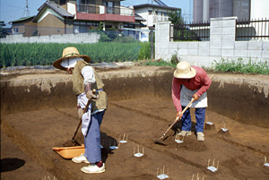 画像：前遺跡の調査