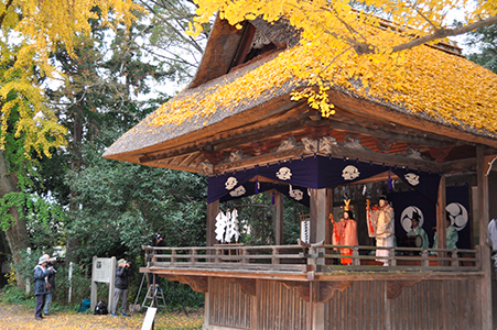 玉敷神社神楽のようす