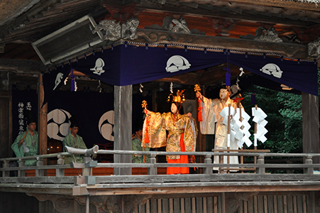 玉敷神社神楽のようす